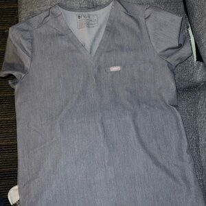 Figs med scrub top gray